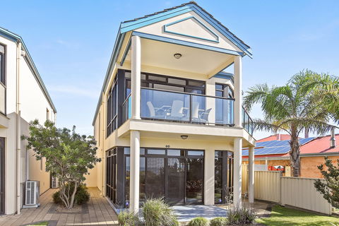 63 Franklin Parade - Coogee Beach Accommodation 1