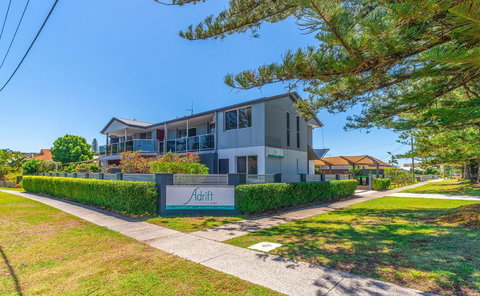 Adrift Apartments - Coogee Beach Accommodation 1