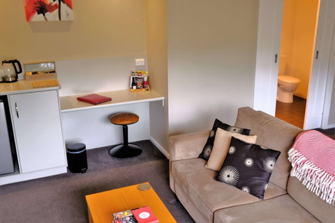 A MUSt @ Coonawarra - Coogee Beach Accommodation 1