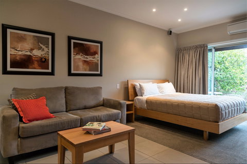 A MUSt @ Coonawarra - Coogee Beach Accommodation 2