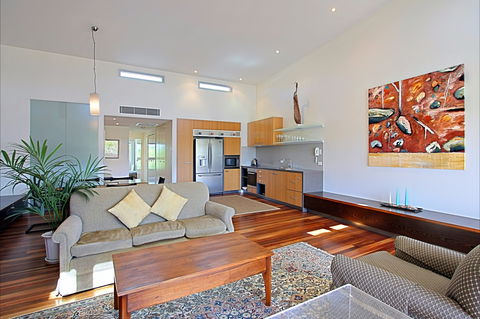 Beach Villa 17, East On Byron - Coogee Beach Accommodation 0