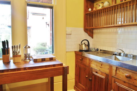 Buxton Manor - Garden And Loft Apartment - Coogee Beach Accommodation 2