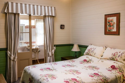 Capers Cottage - Coogee Beach Accommodation 1