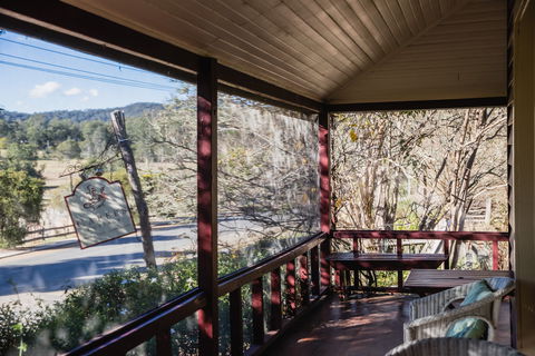 Capers Cottage - Coogee Beach Accommodation 2