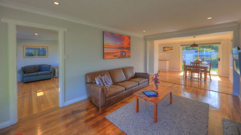 Castaway Cottage - Coogee Beach Accommodation 2