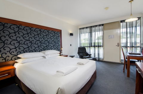 Commodore On The Park - Coogee Beach Accommodation 2