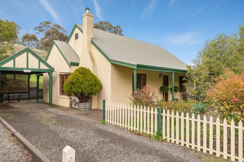 Country Pleasures Bed And Breakfast - Coogee Beach Accommodation 0