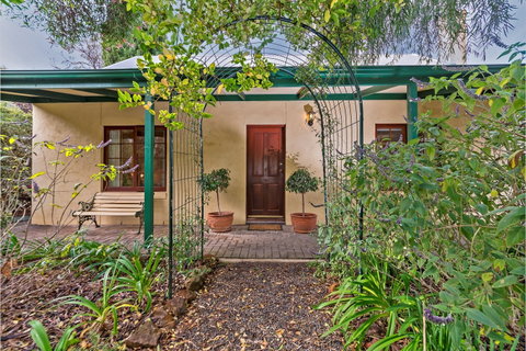 Country Pleasures Bed And Breakfast - Coogee Beach Accommodation 1