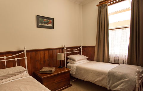 Creek Cottage Walhalla - Coogee Beach Accommodation 2