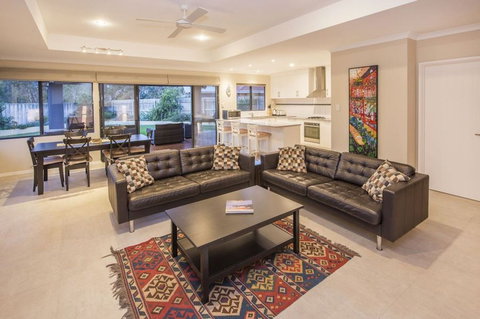 Dave's Digs - Coogee Beach Accommodation 1