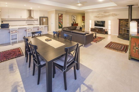 Dave's Digs - Coogee Beach Accommodation 2