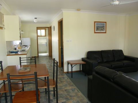 Dolphin Sands Holiday Villas - Coogee Beach Accommodation 2
