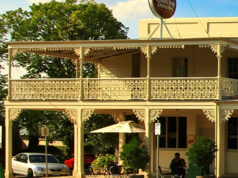 Hibernian Hotel Apartments - Coogee Beach Accommodation 2