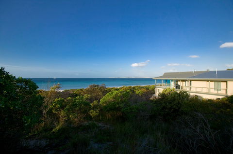 Island Beach Lodge - Coogee Beach Accommodation 2