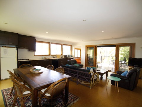 Kookaburra Dreaming - Coogee Beach Accommodation 1