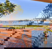 Lakefront Simplicity - Coogee Beach Accommodation