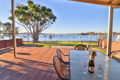 Lakefront Simplicity - Coogee Beach Accommodation 0