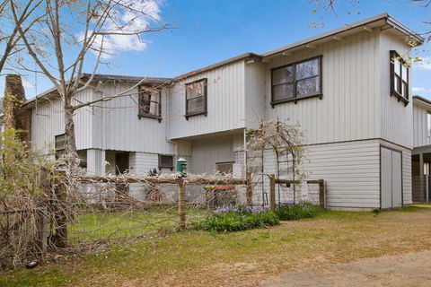 Le Chateau - Coogee Beach Accommodation 0