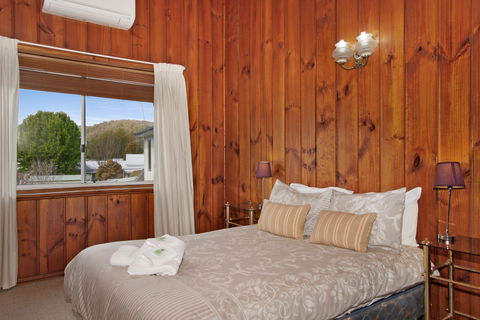 Le Chateau - Coogee Beach Accommodation 2