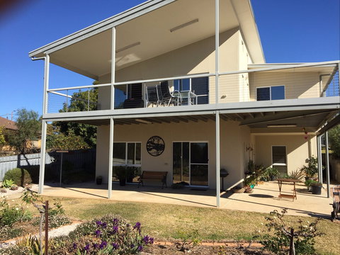 Lyreen's Apartment Bed And Breakfast - Coogee Beach Accommodation 0