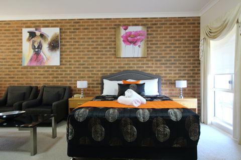 Motel Views Yackandandah - Coogee Beach Accommodation 0