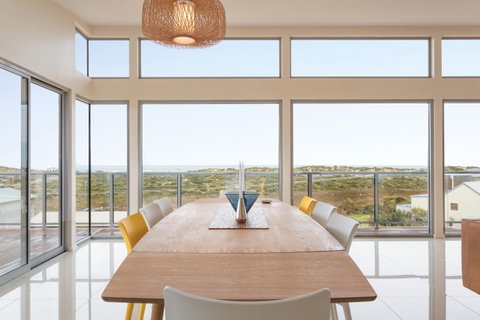 Neighbour Avenue - Coogee Beach Accommodation 1