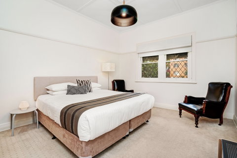 Newcastle Executive Homes - Cooks Hill Cottage - Coogee Beach Accommodation 1