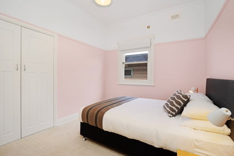 Newcastle Executive Homes - Cooks Hill Cottage - Coogee Beach Accommodation 2