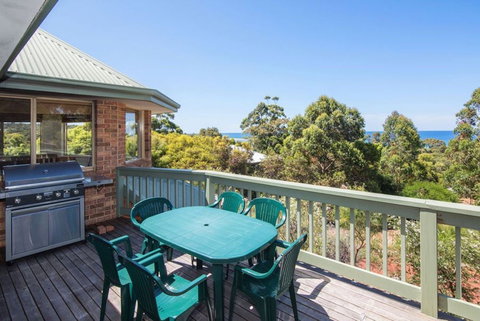 Ocean House - Coogee Beach Accommodation 1