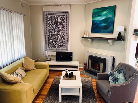 Outback Shack - Coogee Beach Accommodation 0