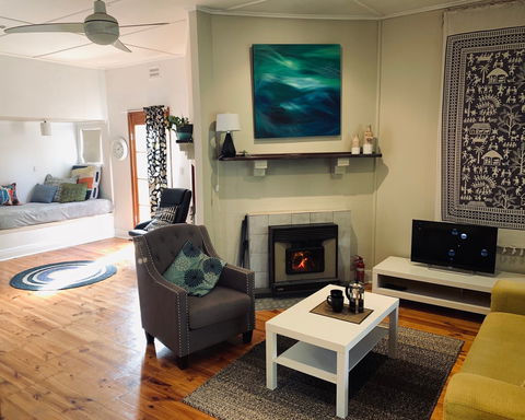 Outback Shack - Coogee Beach Accommodation 1