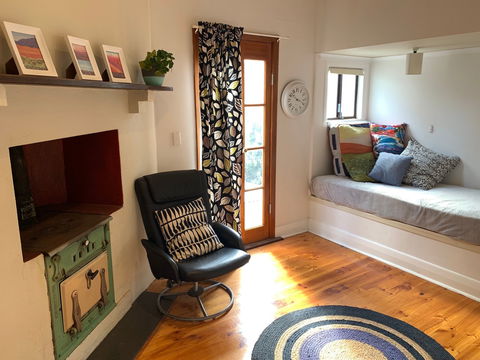 Outback Shack - Coogee Beach Accommodation 2