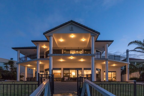Port Lincoln Marina Luxury Escape - Coogee Beach Accommodation 0