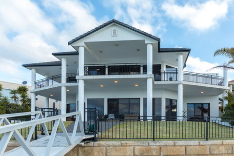 Port Lincoln Marina Luxury Escape - Coogee Beach Accommodation 1