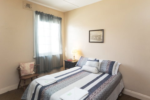 Southern Railway Hotel - Coogee Beach Accommodation 2