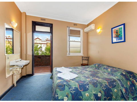 The Belmore Hotel - Coogee Beach Accommodation 1