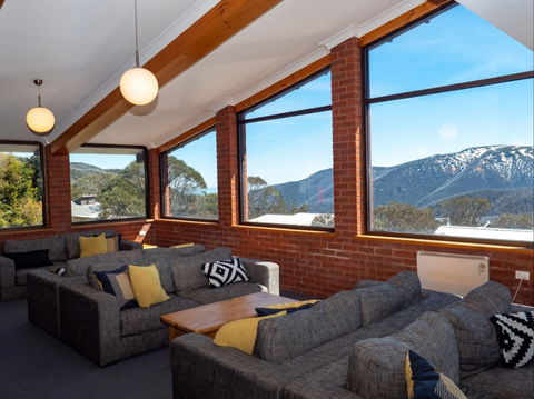 Viking Alpine Lodge - Coogee Beach Accommodation 0