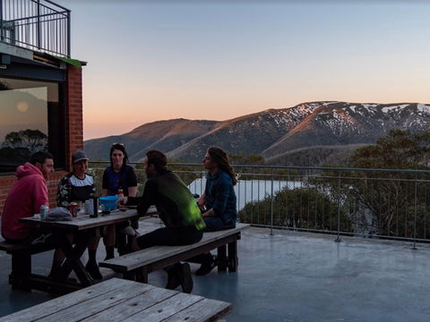Viking Alpine Lodge - Coogee Beach Accommodation 1