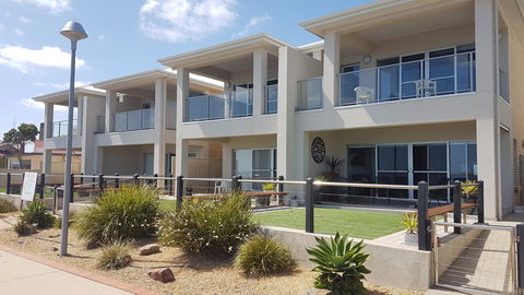 Wallaroo Jetty Holiday Accommodation - Coogee Beach Accommodation 1