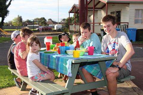 Warrnambool Holiday Park And Motel - Coogee Beach Accommodation 0