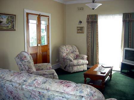 Airleigh - Rose Cottage - Coogee Beach Accommodation 1