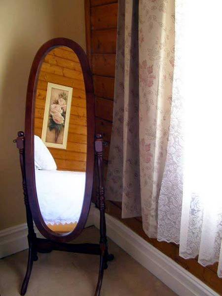 Airleigh - Rose Cottage - Coogee Beach Accommodation 3