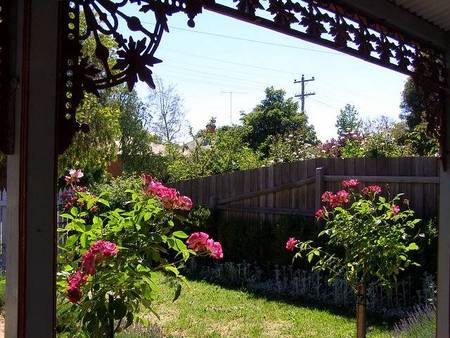 Airleigh - Rose Cottage - Coogee Beach Accommodation 4