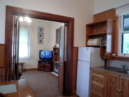 Trafalgar Cottage - Coogee Beach Accommodation 3