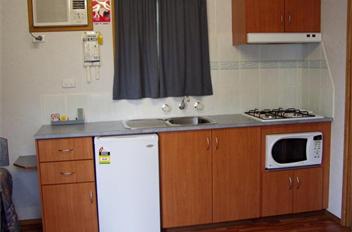 Big 4 Castlemaine Gardens Holiday Park - Coogee Beach Accommodation 2