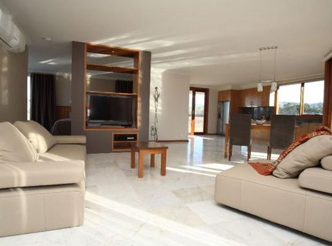 Aurora Cottages - Coogee Beach Accommodation 5