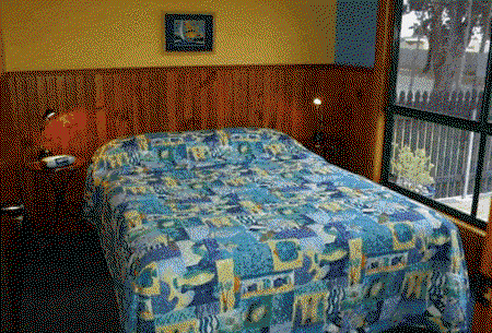 Bicheno's Gallery And Apartments - Coogee Beach Accommodation 1