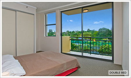 Clear Island Waters QLD Coogee Beach Accommodation