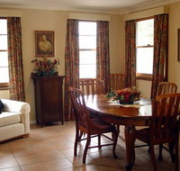 Pratically Lakeside B  B - Coogee Beach Accommodation