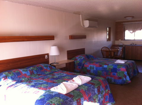 Country Comfort Tumut Valley Motel - Coogee Beach Accommodation 3